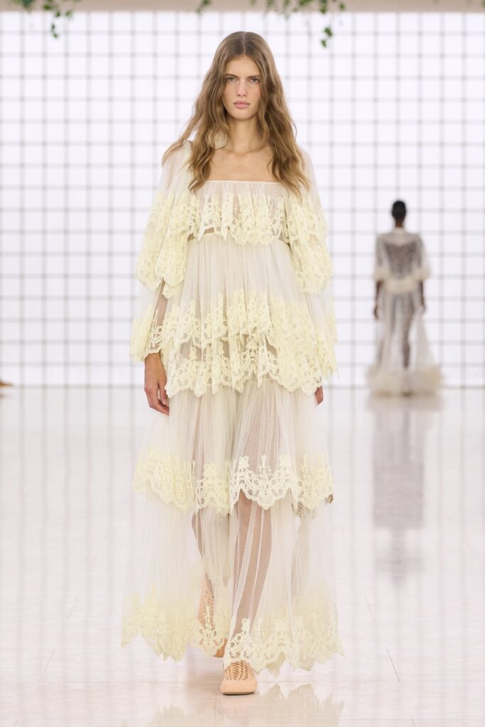 Chloé. Carlo Scarpato / Gorunway.