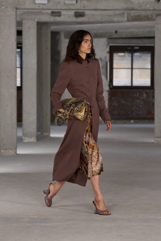 Dries Van Noten. Alessandro Lucioni / Gorunway.